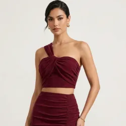 Conjunto color rojo  de blusa y saya