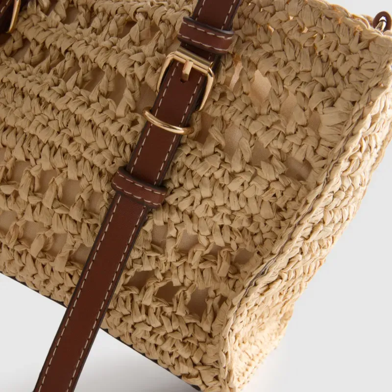 Linda Cartera para playa marca Primark