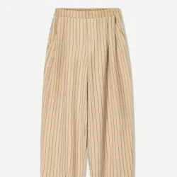 Pantaloneta color Caqui de raya Marca Bershka