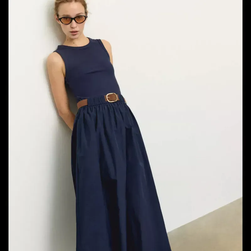 Vestido largo con cinto incluido Marca Stradivarius