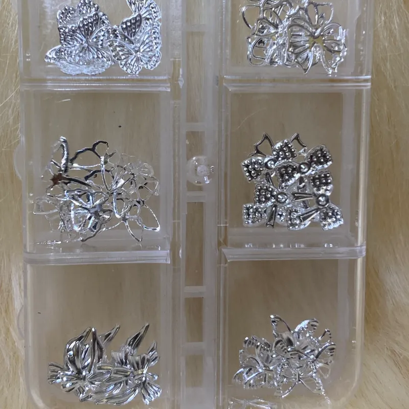 Caja de Estoperoles Plateados 🎀🦋