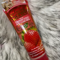 Exfoliante Facial con Extracto de Fresas