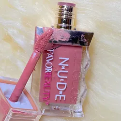 Labial Nude 