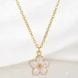 Cadena flor blanca