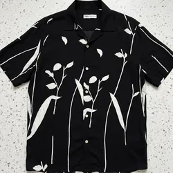 camisa negra
