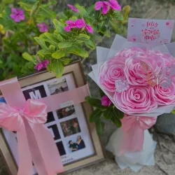 Rosa eterna con cuadro personalizado
