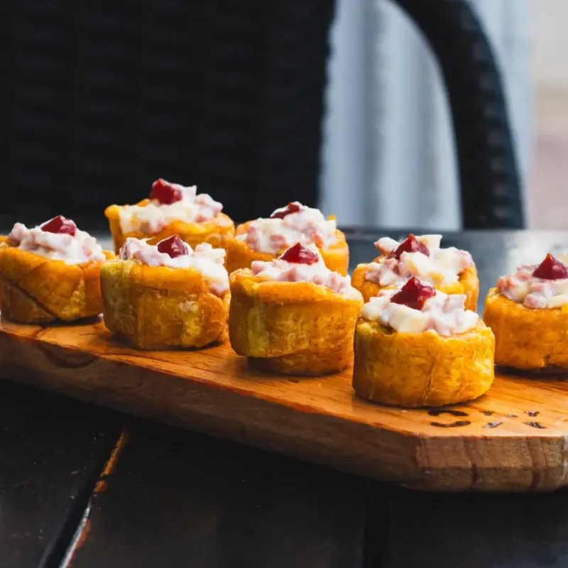 Tostones rellenos de Jamón bravo y Quedo gouda 