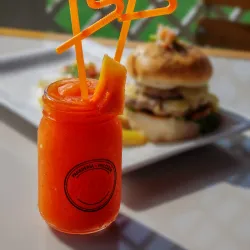 Jugos y batidos naturales