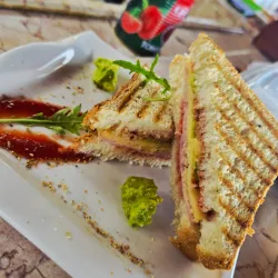 Sandwich de jamón y queso