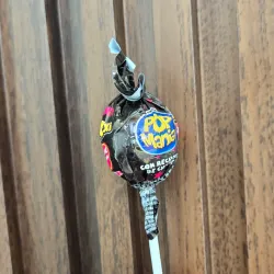 Chupa chupa cereza negra