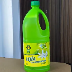 Lejia con dertegente 2LT aroma limón