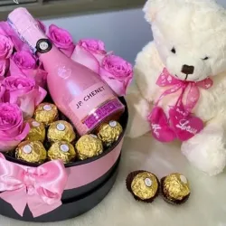 Bouquet de rosas bebida y peluche