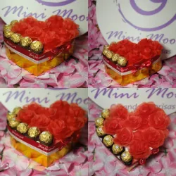 Caja de corazón con rosas y bombones 