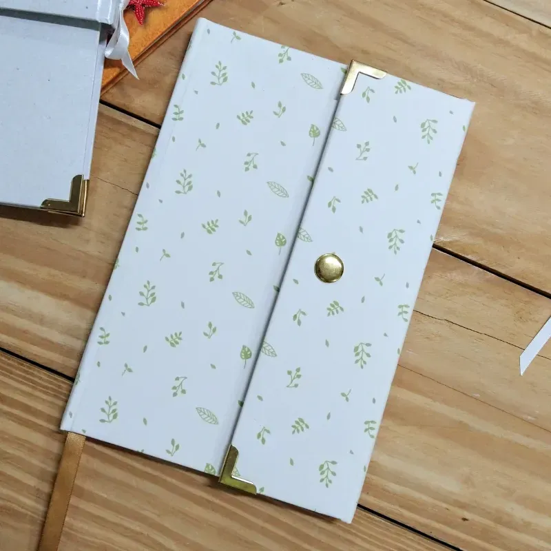 Agenda con cierre de broche