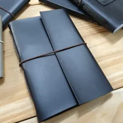 Cuaderno de vinil negro