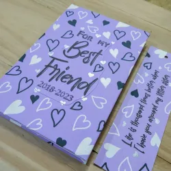 Diseño de patrón de corazones con frase 