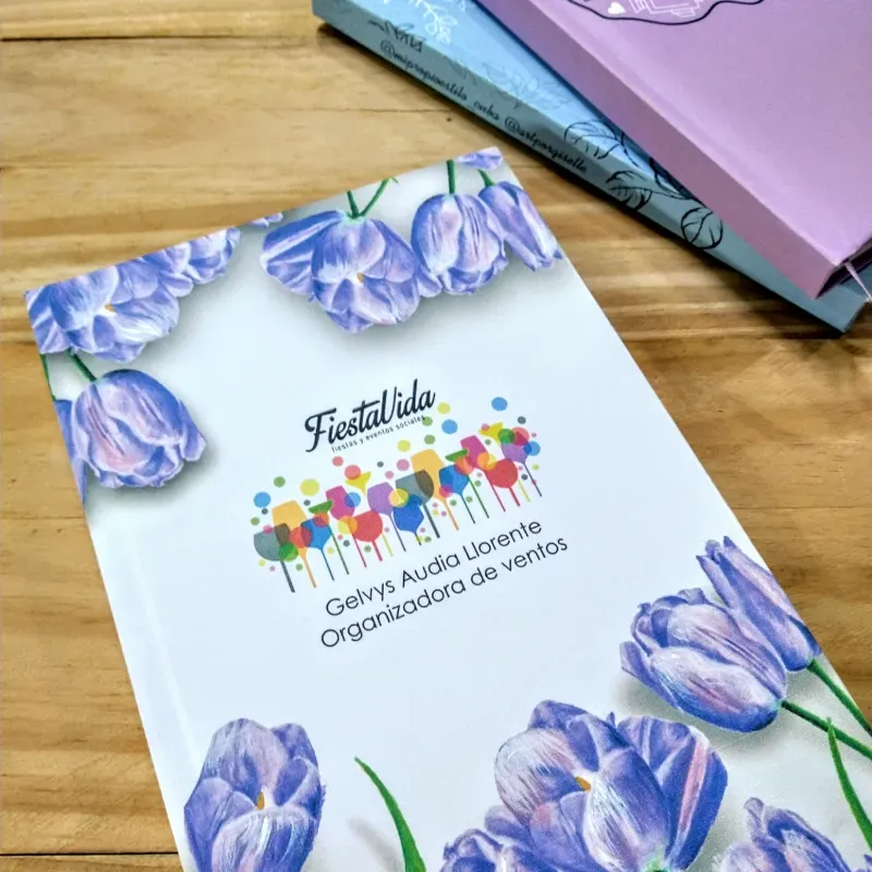 Diseño de tulipanes morados 