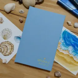 Diseño minimalista de color azúl 