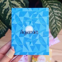 Diseño minimalista de triángulos 