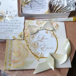 Libro de firmas de rosas blanco y dorado 