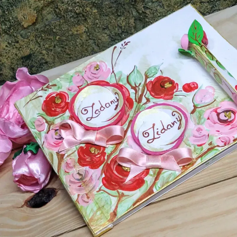 Libro de firmas pintado a mano de rosas rojas