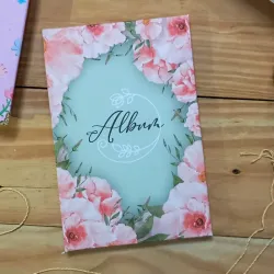 Scrapbook verde y naranja de flores