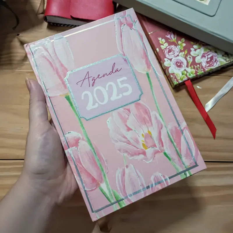 Agenda 2025 de tulipanes rosadas