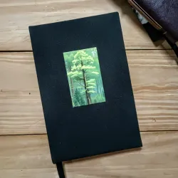 Agenda de tela negra con paisaje 