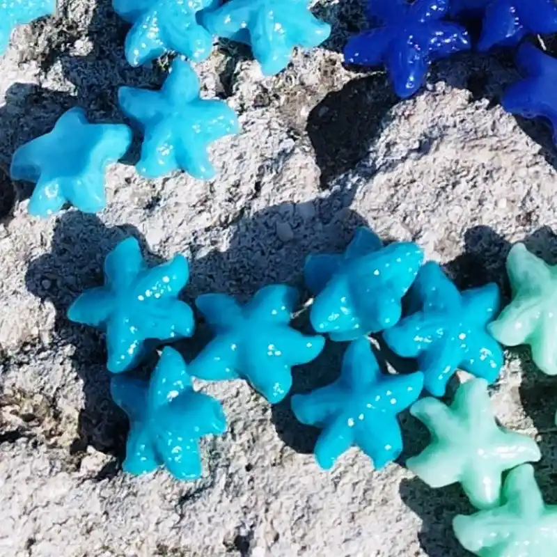 Estrellas marinas azules medio.