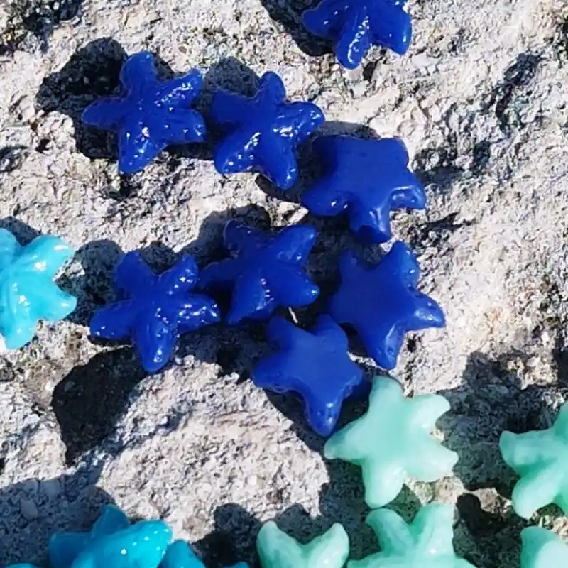 Estrellas marinas azules oscuras 