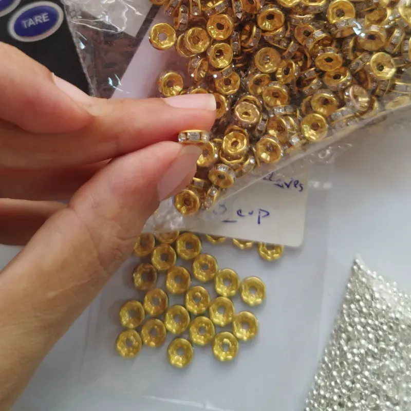 Separadores dorados con brillantes