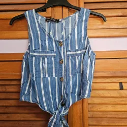 Blusa de rayas con nudo delante