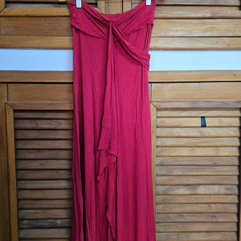 Vestido rojo de un solo hombro