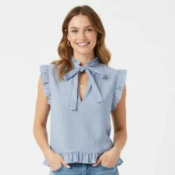Blusa azul con vuelo