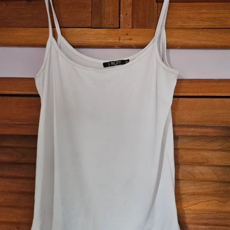 Blusa blanca de tirantes