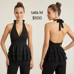 Blusa negra de vuelos