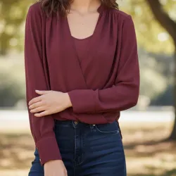 Blusa rojo vino de mangas largas