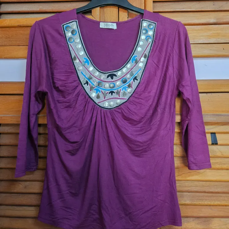 Blusa violeta de mangas