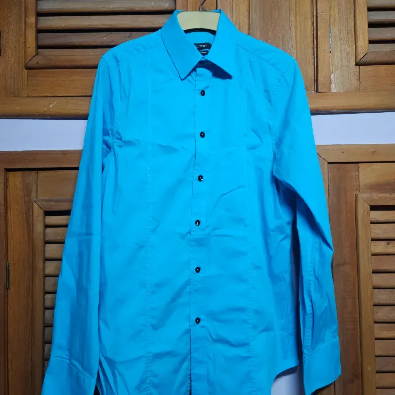 Camisa de hombre azul