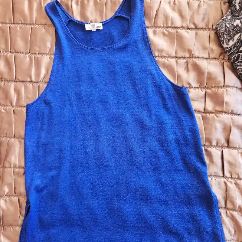 Camiseta azul larga