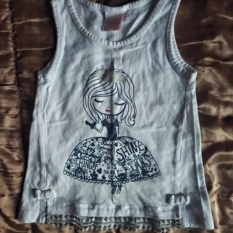 Camiseta blanca muñeca