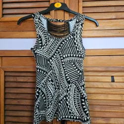 Camiseta estampada de espalda descubierta