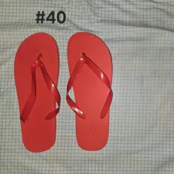 Chancletas de playa rojas