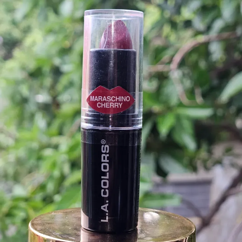 Labial rojo en barra