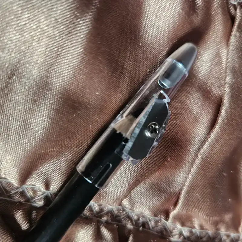 Lapiz de cejas negro