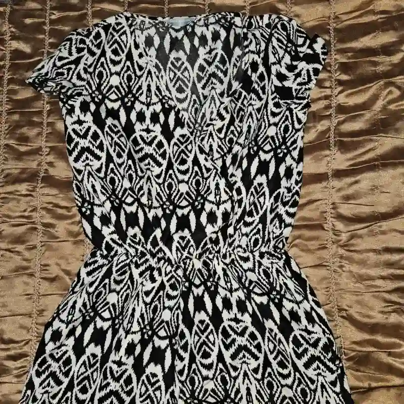 Mono estampado blanco y negro