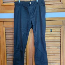 Pantalon negro de cuadrtios