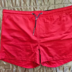 Short rojo de nylon