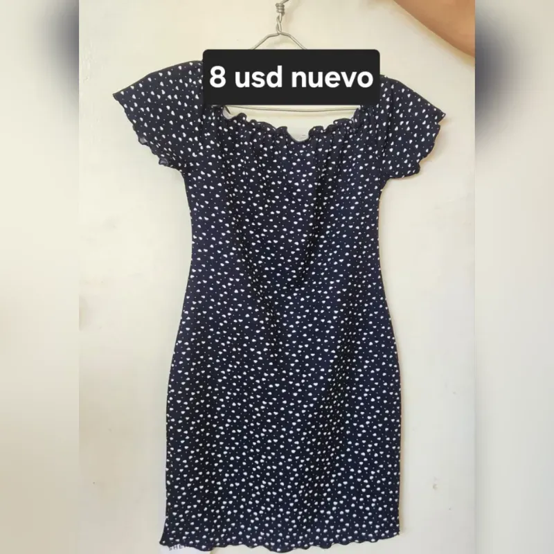 Vestido azul de puntos blancos