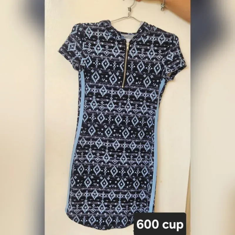Vestido azul estampado con gorro